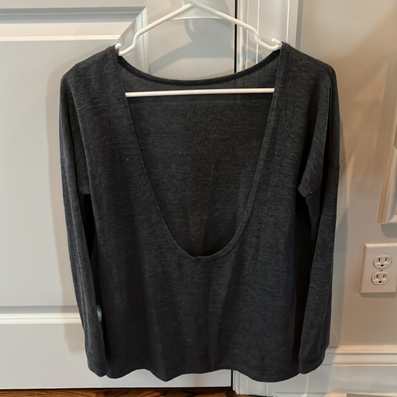 Lulus lightweight sweater with open back - Picture 2 of 3